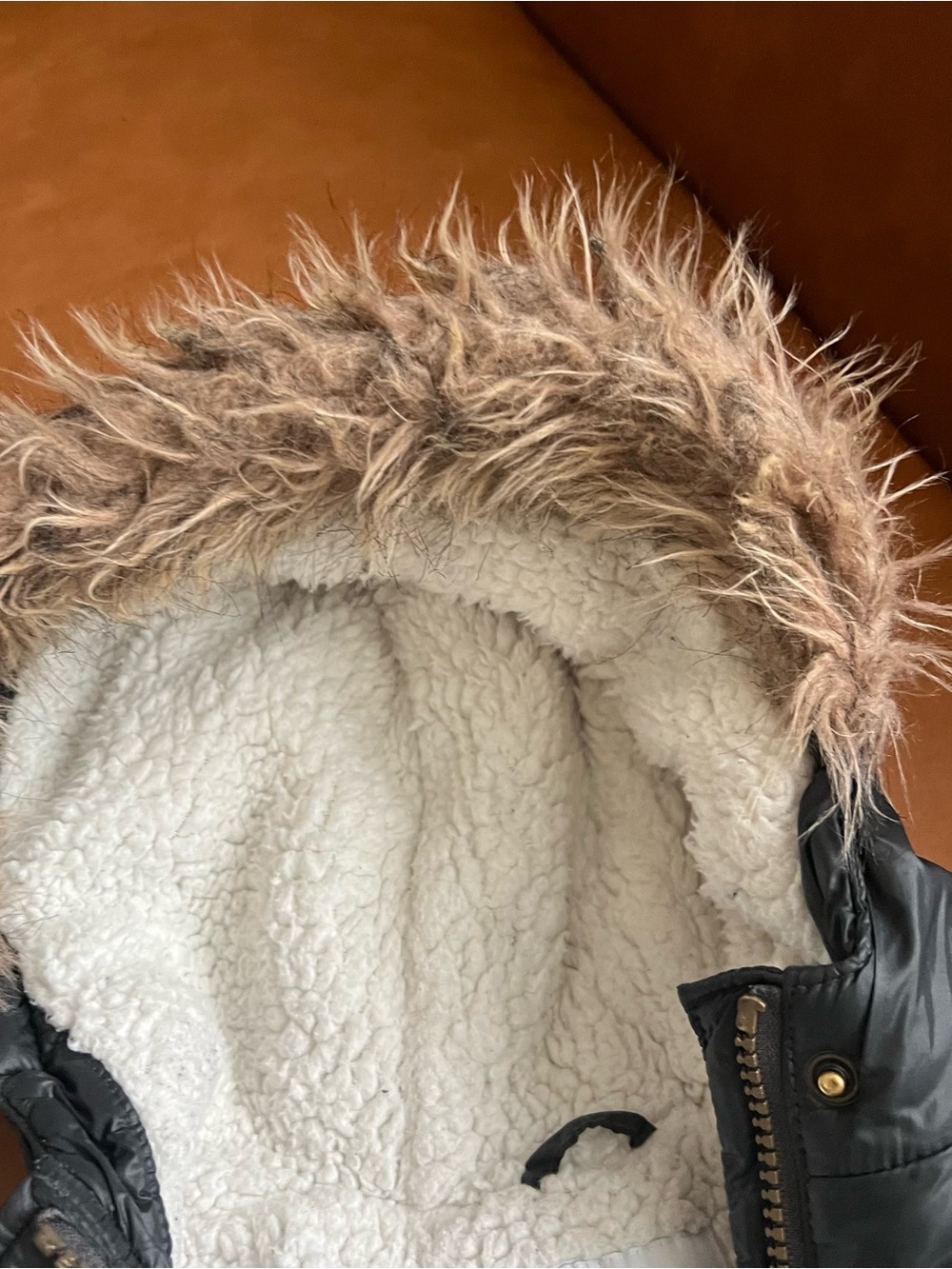 Old Navy Girls Black Hooded Puffer Coat Jacket Sz 3T with Faux Fur Hood - Picture 7 of 7